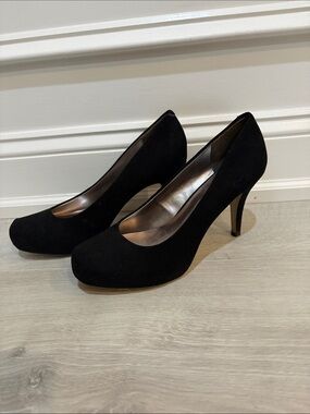 Madden Girl Black Suede Round-Toe High Heel Pumps